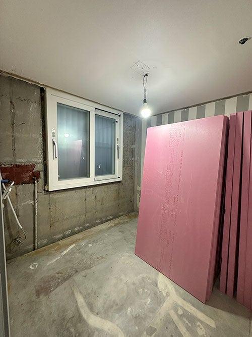 안방 단열을 위해 준비된 보드 자재들