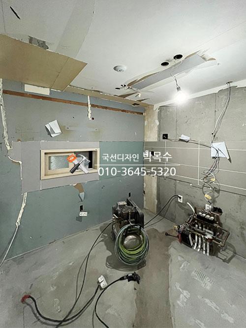 정밀한 치수 조절을 위한 목공 수공구 작업