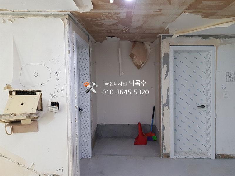 도어 손잡이 조정을 위한 소형 도구들