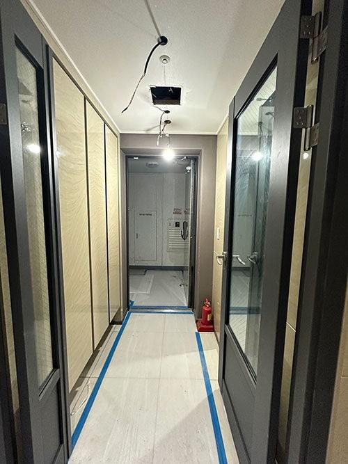 복도 라인을 매끈하게 잡기 위한 평탄화 작업 중