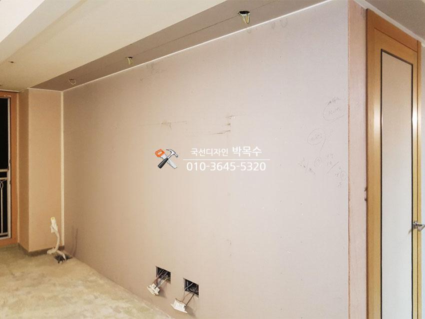 마감 전 전선 라인을 확보하는 전기 배선 단계