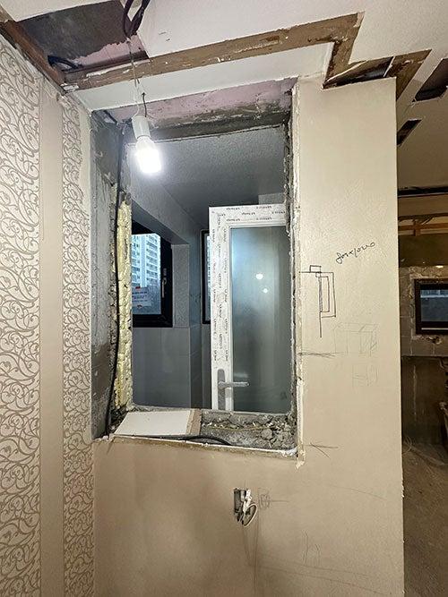구조물이 노출되어 있는 벽면 공간