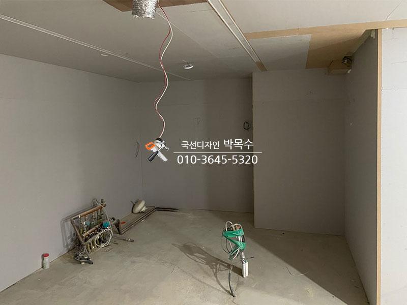정밀한 치수 조정을 위한 수공구 작업