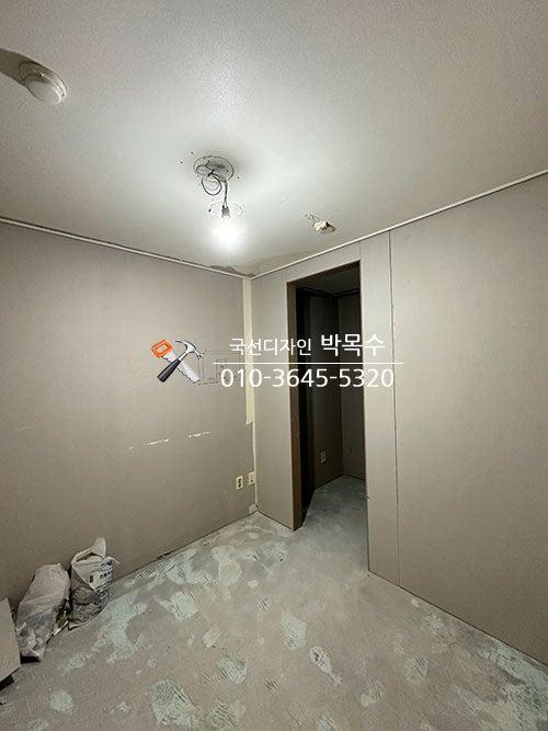 마이너스 몰딩 시공을 위해 정리 중인 천장