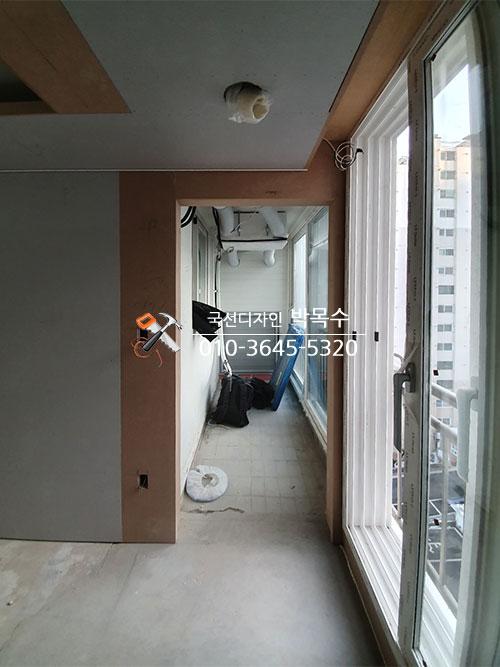 바닥면에서 수평을 맞추는 작업 도구
