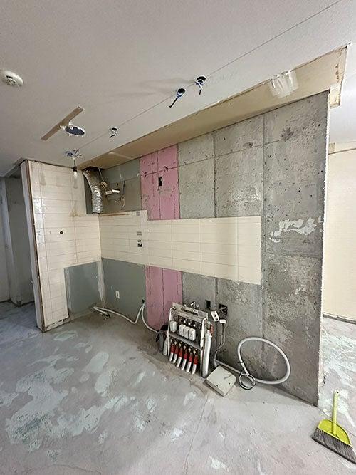 주방 타일 단차를 맞추기 위한 석고 작업