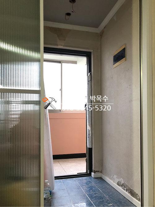 창문 주변의 마감 처리 상태