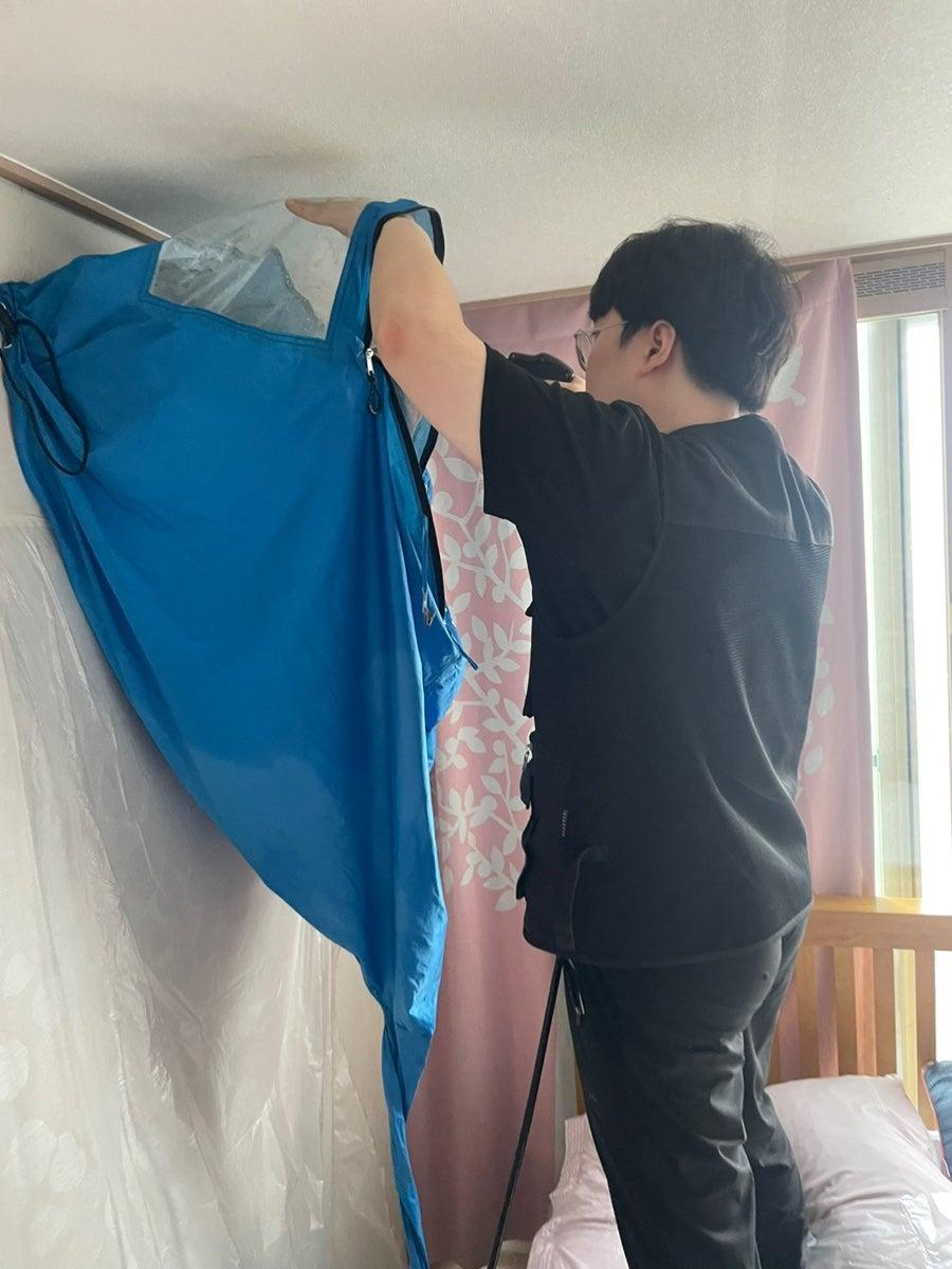 가구와 커튼을 보호하며 진행된 안전한 작업