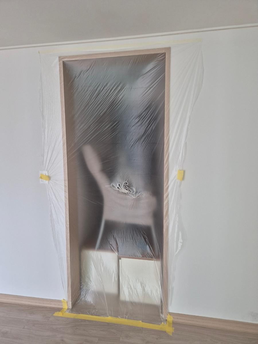 소중한 가구와 바닥을 위해 꼼꼼하게 진행한 보양 작업