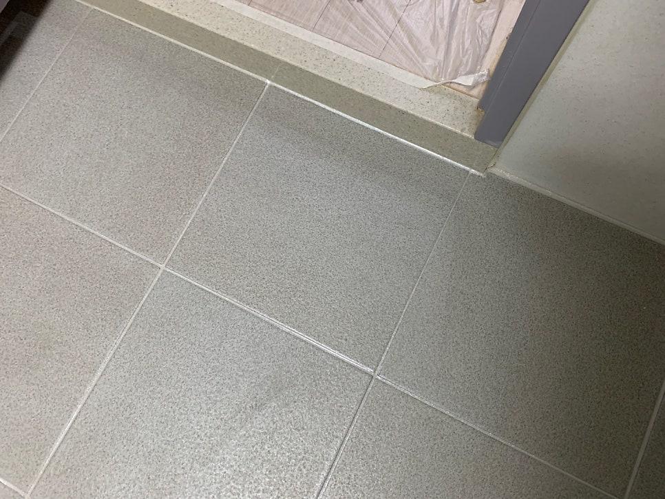 벽과 바닥이 만나는 테두리 마감 과정
