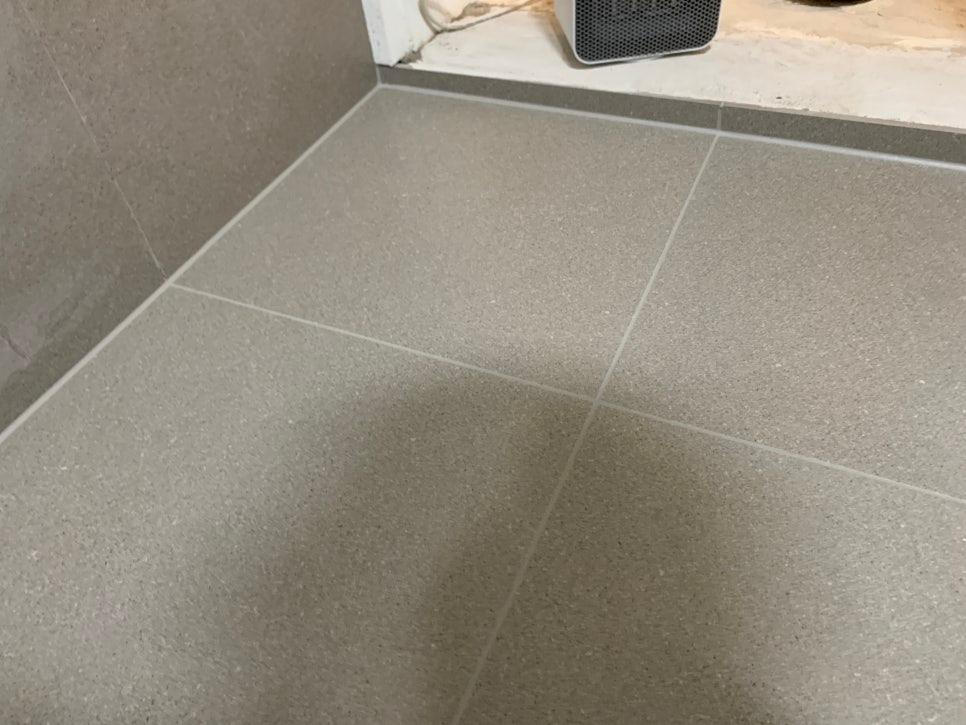 오염에 강한 아스팍톤 소재가 적용된 바닥
