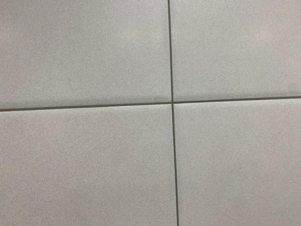얼룩 없이 균일해진 타일 바닥
