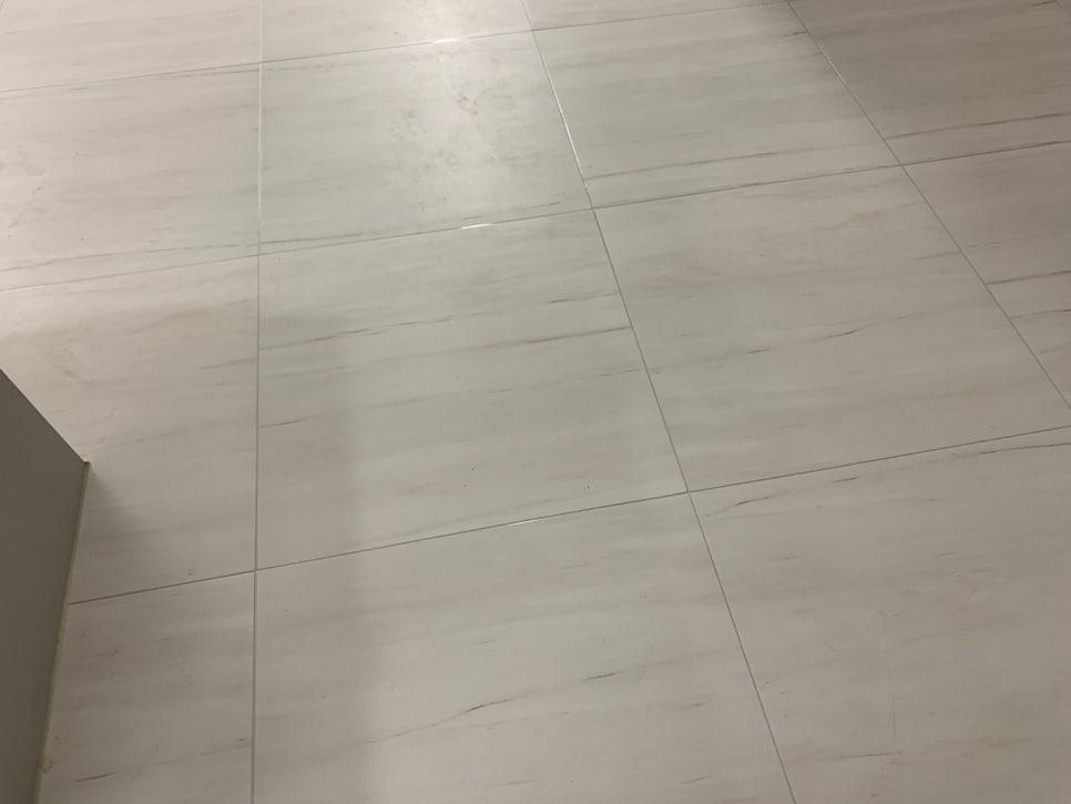 쾌적한 세탁실을 위한 그레이실버 시공 과정