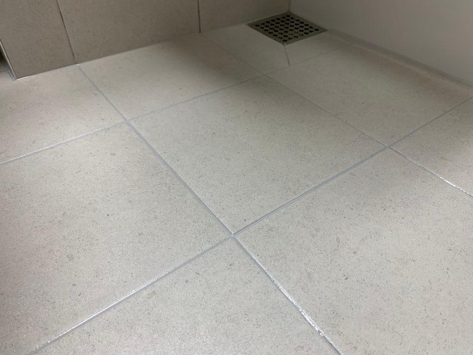 은은한 펄감이 느껴지는 욕실 공간