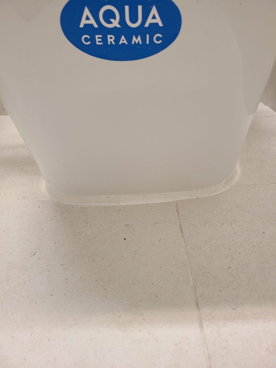 매트한 질감이 돋보이는 주방 바닥