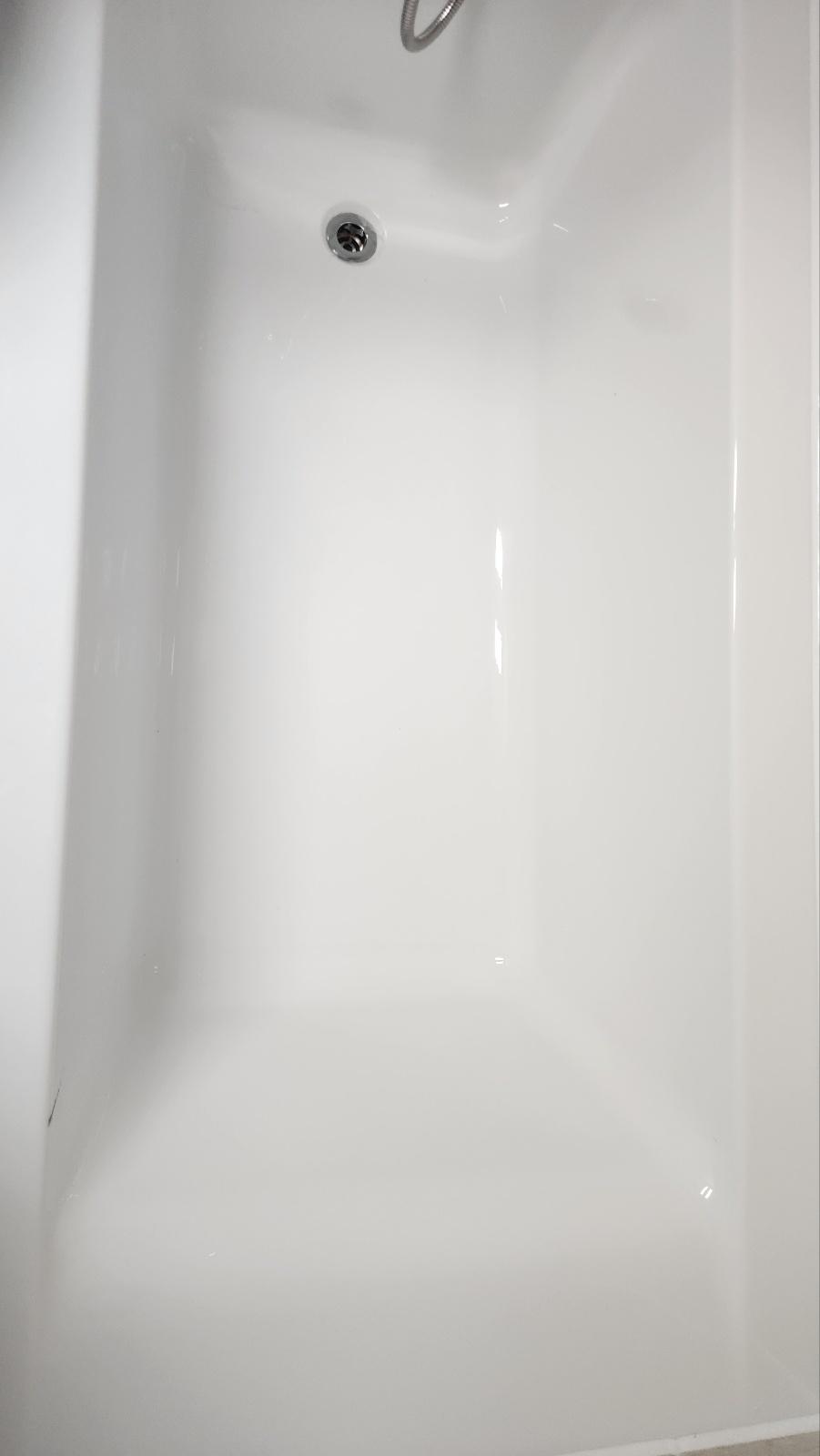 벽·바닥 표면, 현재 프레임 표면에 두드러진 오염이 보이지 않음