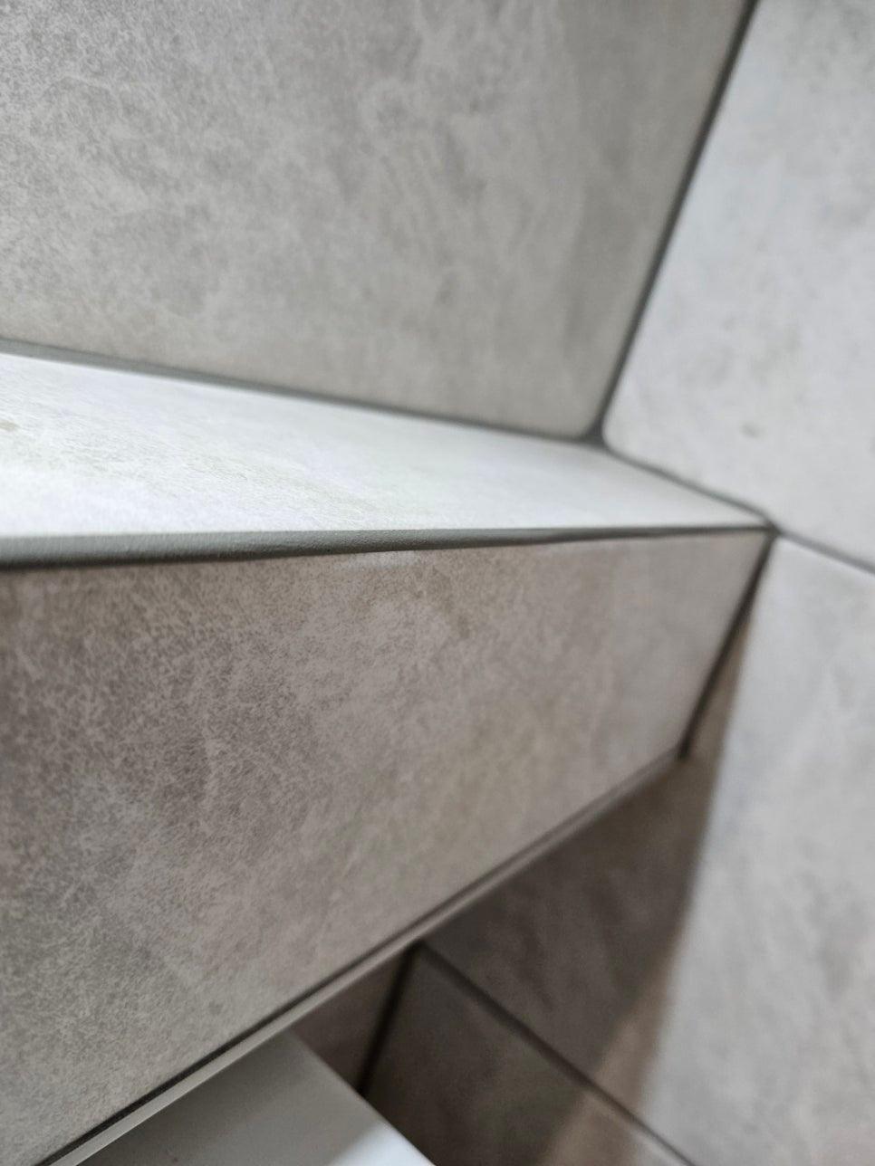 타일 벽면과 상판의 접합 부분 마감