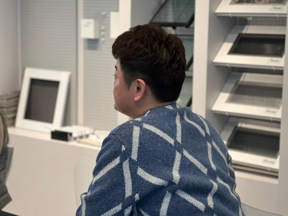 시공 장면과 소형 도구가 보이는 모습