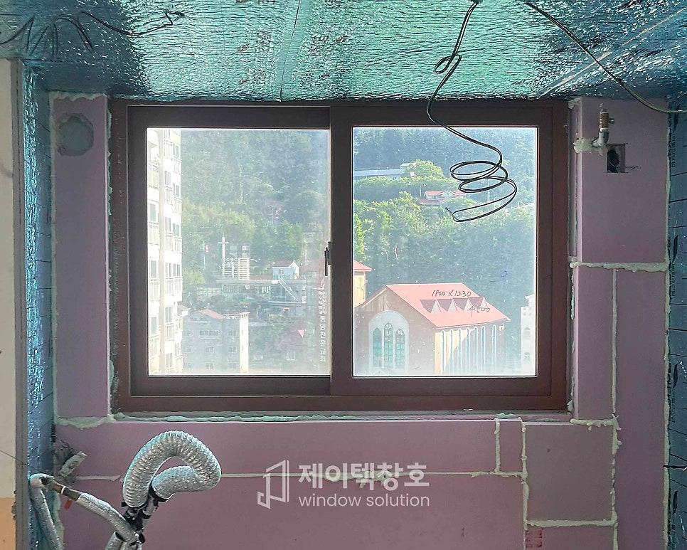도구를 활용해 프레임 상태를 확인하는 모습