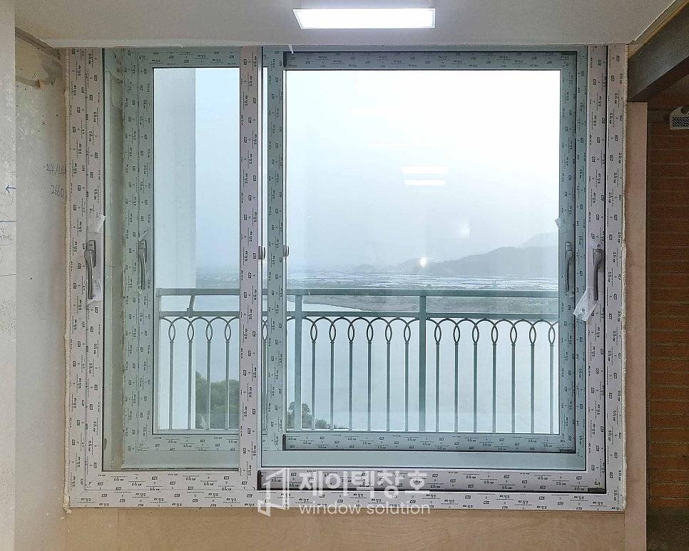 창호 프레임과 내부 벽면 마감재의 접점