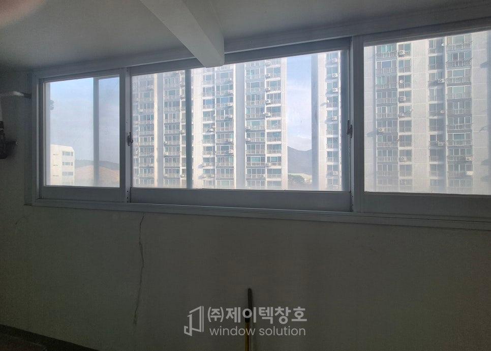 미스트 유리가 적용되어 은은한 빛이 드는 안쪽 방