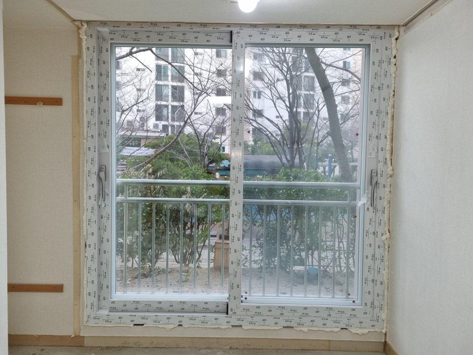 벽면 보강재가 설치된 창호 주변부