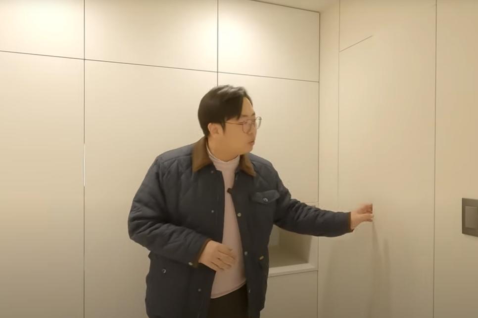 설치 중인 수납장의 측면 모습