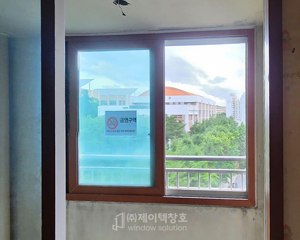 꼼꼼하게 진행되는 샷시 시공 과정