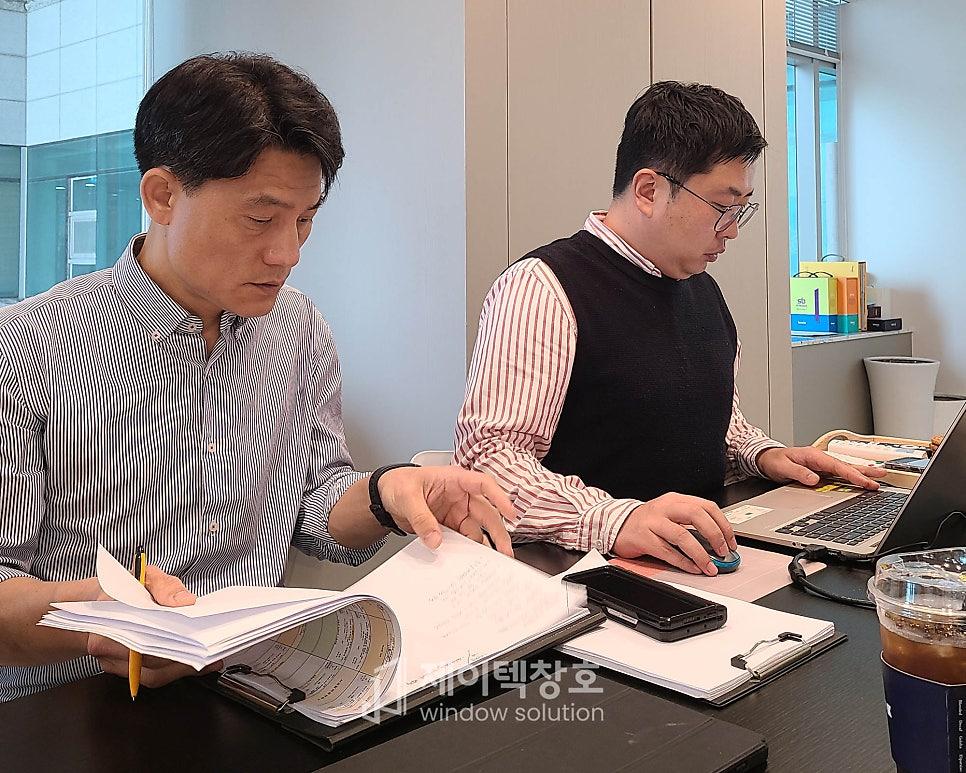휴대전화와 함께 기록되는 실제 시공 장면