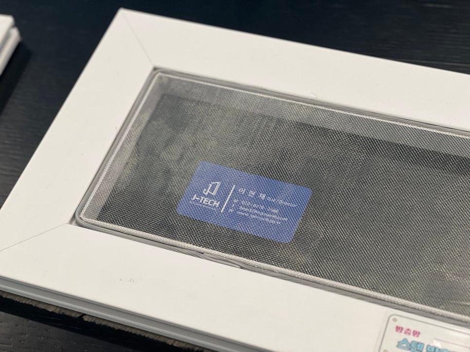 J-TECH 로고 라벨이 부착된 회색 메쉬 장치