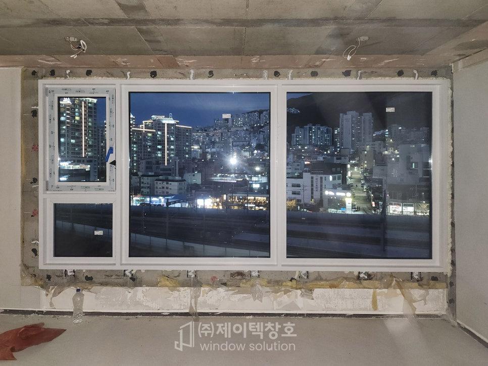 정밀한 시공을 위해 틀을 잡는 작업 중