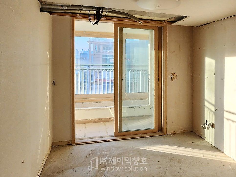 창가에 앉아 쉬고 싶은 휴식 공간으로의 변화