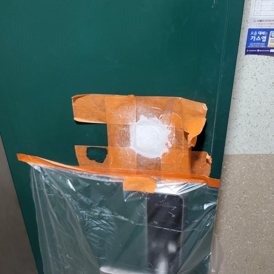 벽면과 구조물을 보호하기 위한 꼼꼼한 보양 작업
