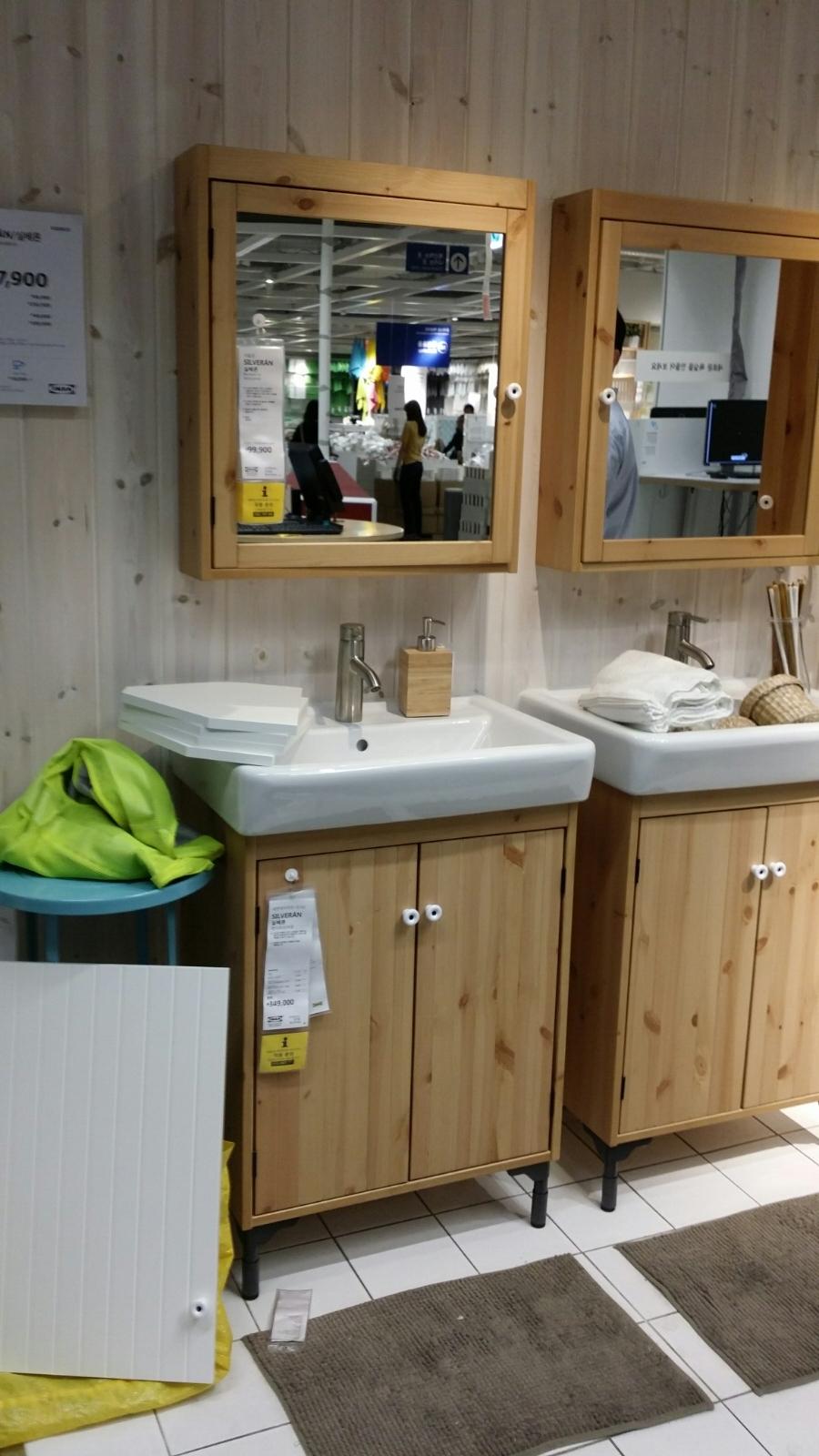 세면대가 배치된 욕실 테마 시공 장면