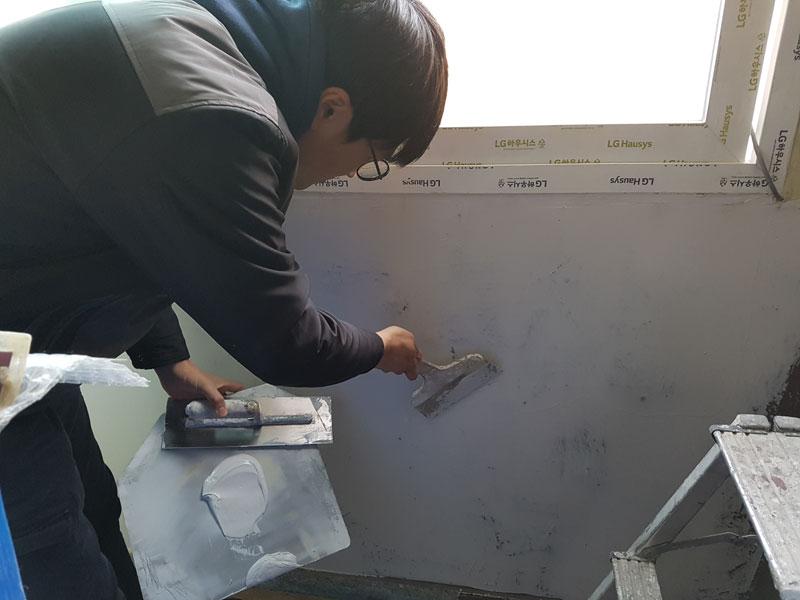 LG 지인 창호 프레임과 페인트 도포 작업