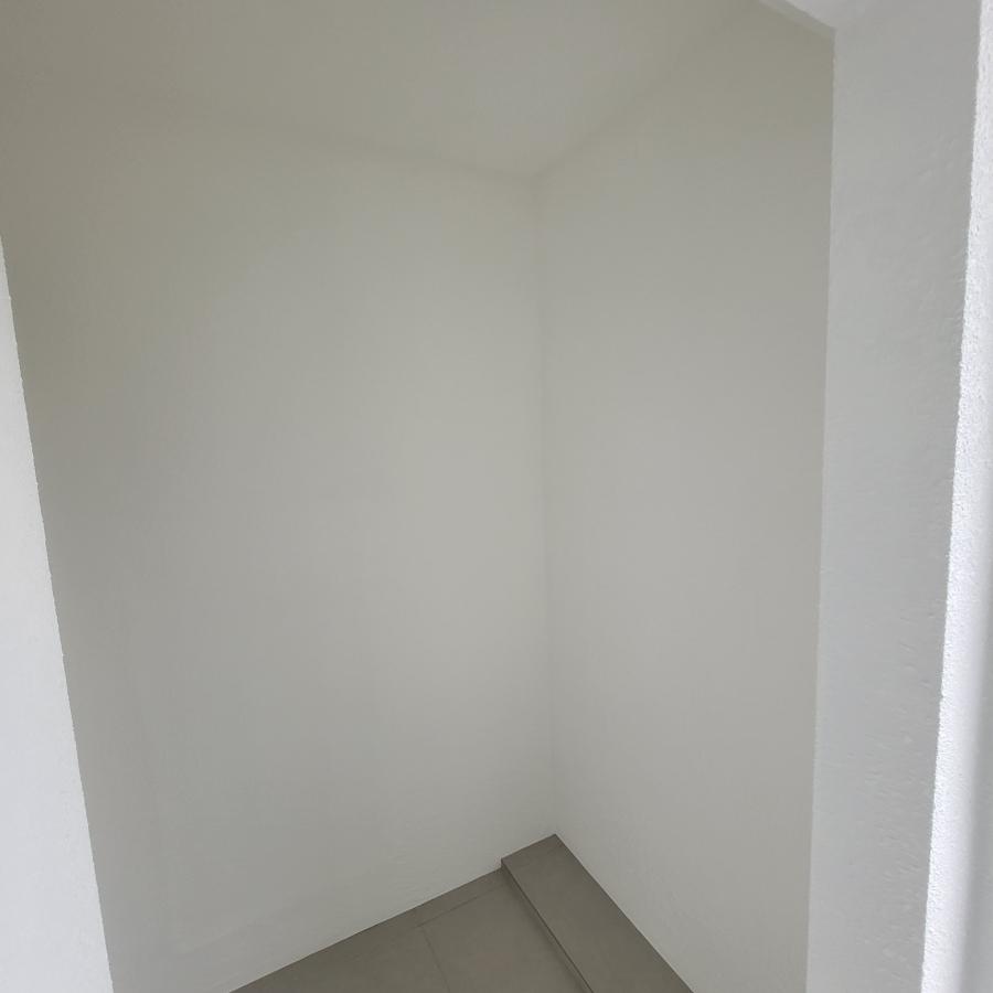 빈 공간을 채워가는 도장 작업