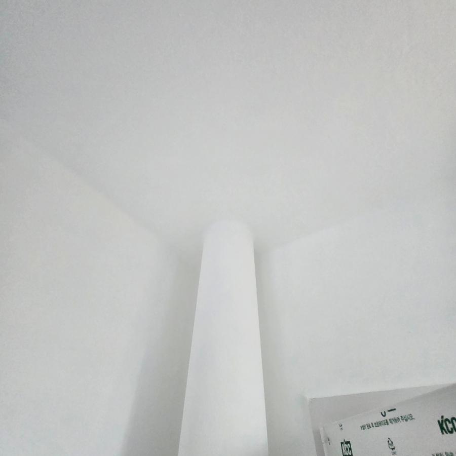 정돈된 모습이 보기 좋은 베란다 창가