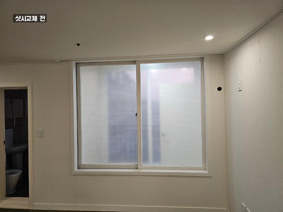 매립등과 세면대가 보이는 욕실 시공 전 모습