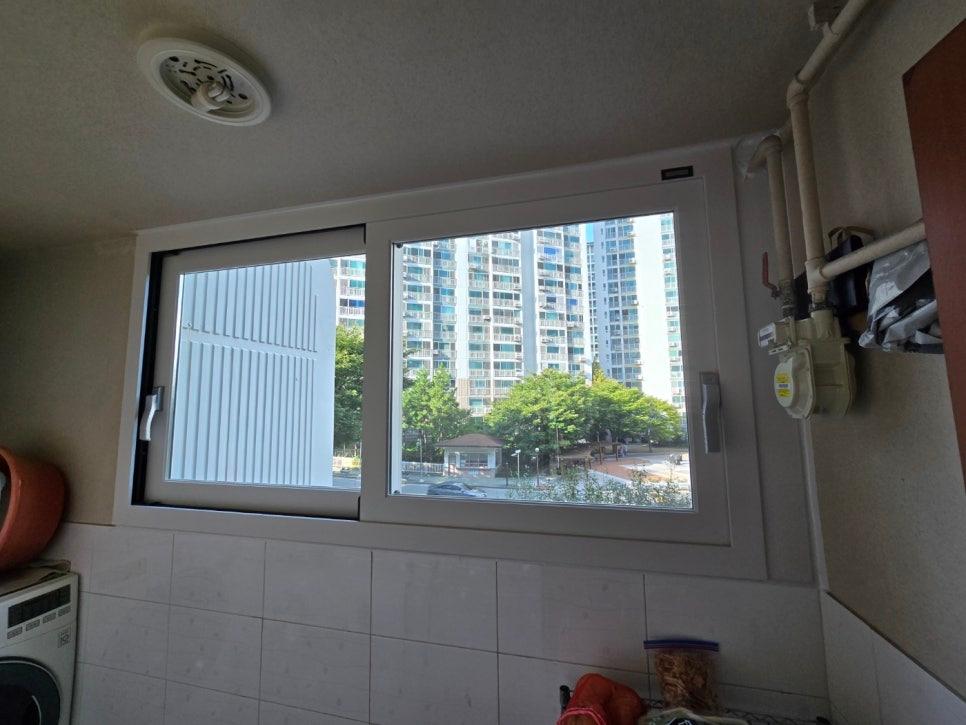 정밀한 수평 조절을 위한 창호 주변 작업