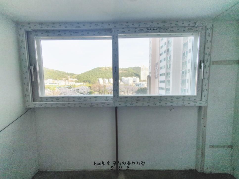 시공 전 창호가 있는 텅 빈 실내
