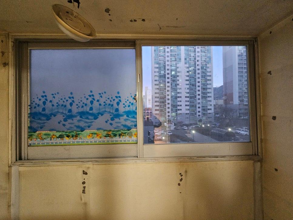 벽면 흠집 정리와 외부 커버링 작업 상태