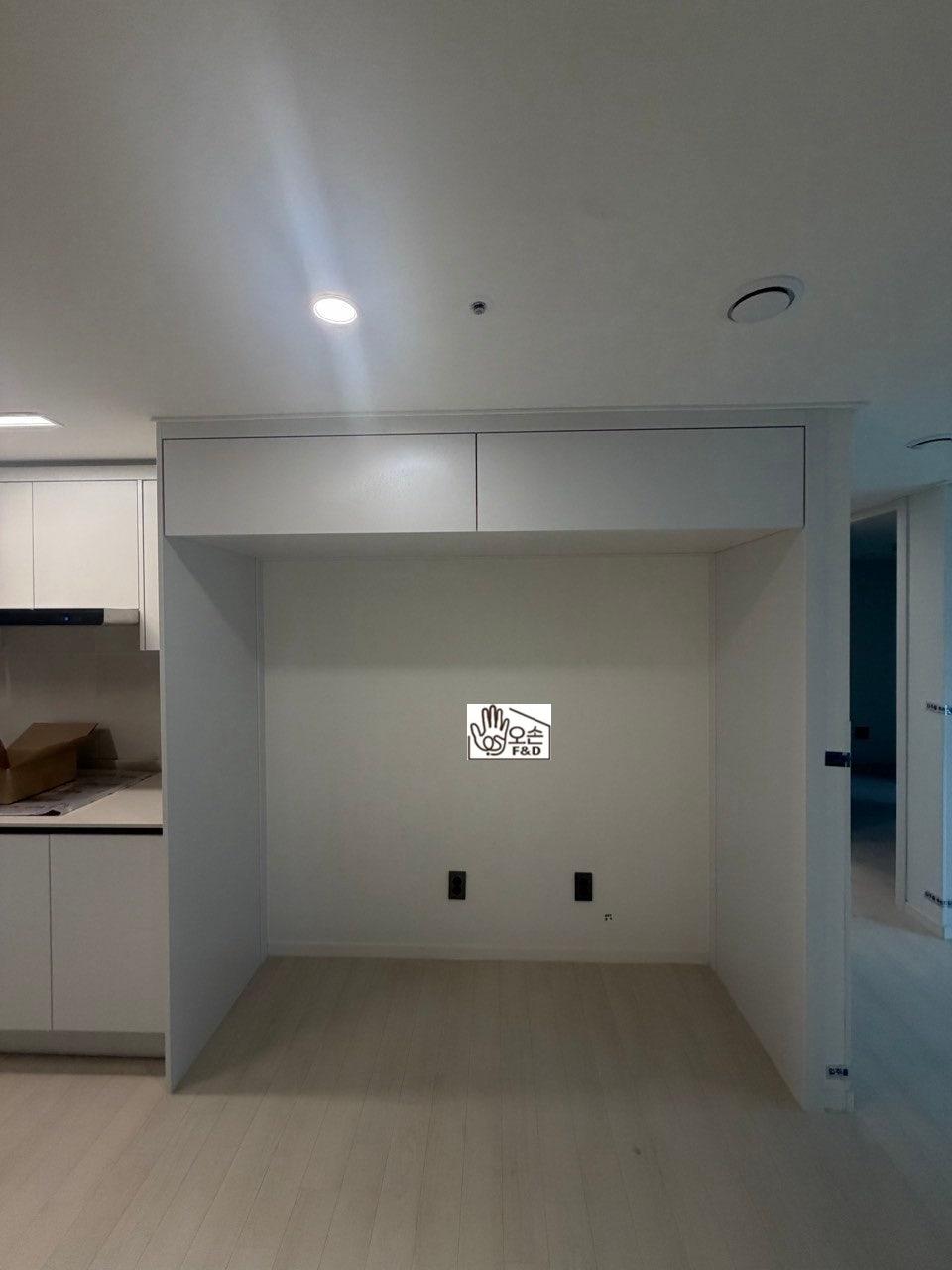 상부장 도어를 교체하여 세로 라인을 맞춘 과정