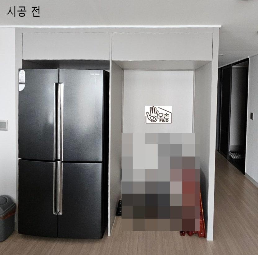 수납장 설치가 한창 진행 중이던 복도