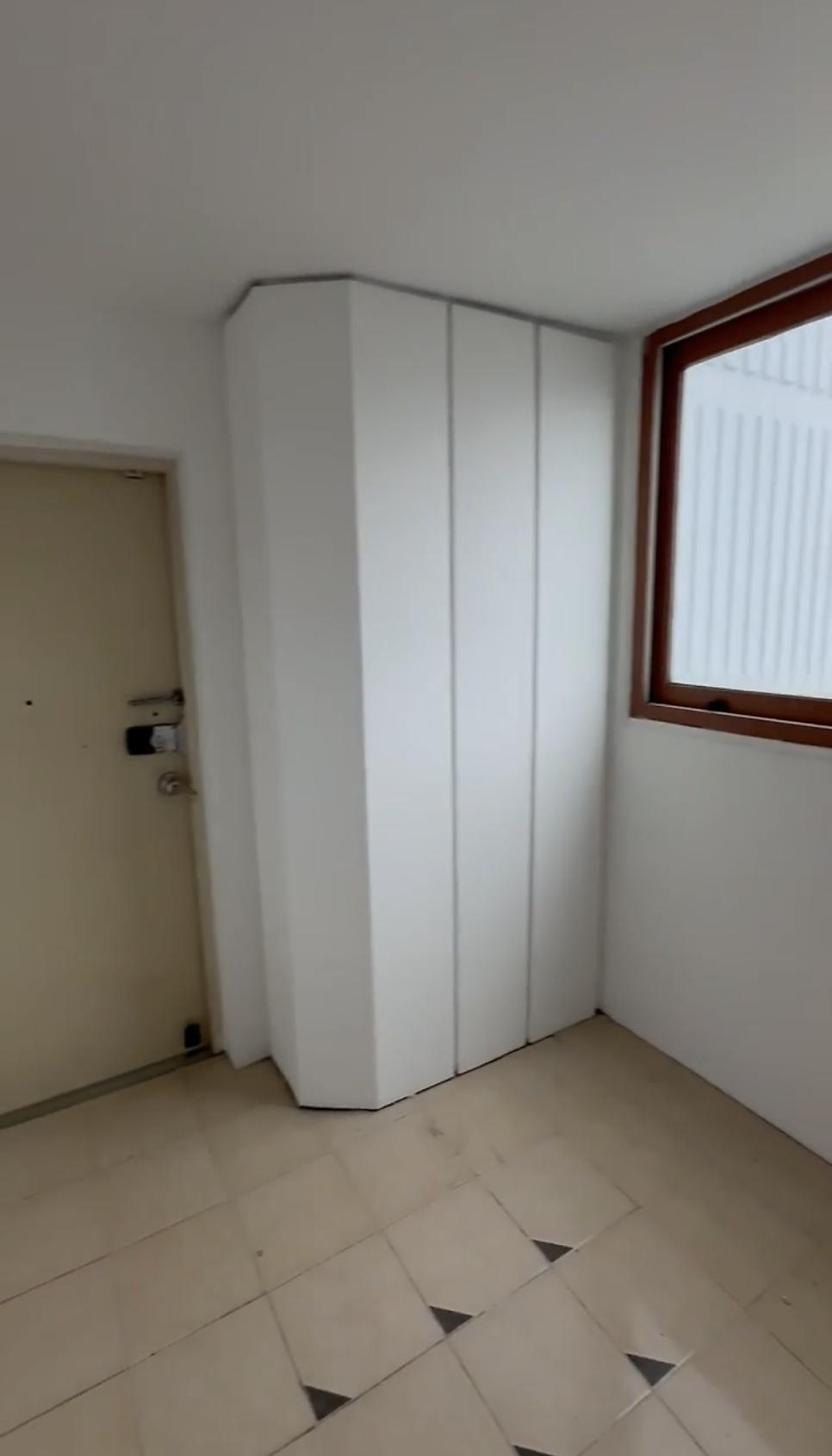 기존 우드톤을 지우고 영림 발렌블랑 필름으로 깔끔하게