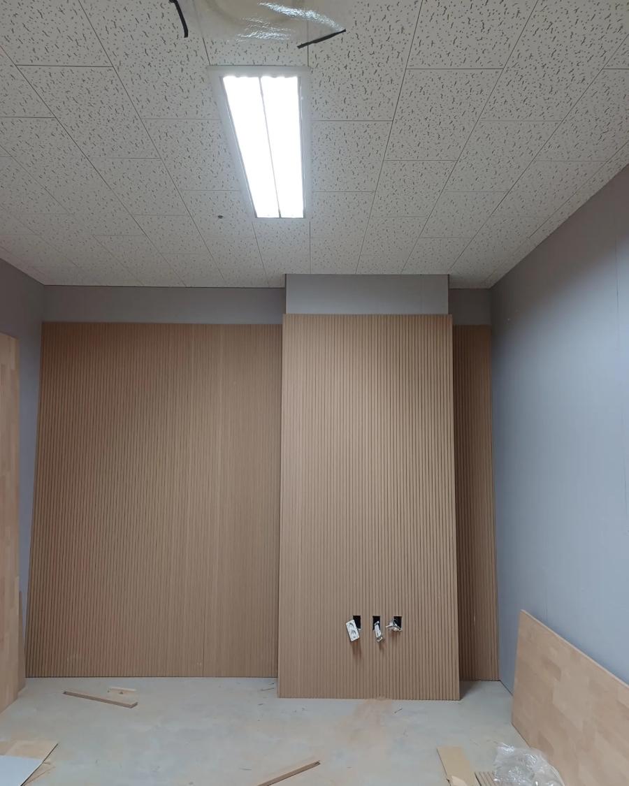 부드러운 흐름을 만드는 자유곡선 가벽의 형태