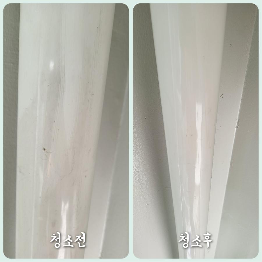 흰색 플라스틱 세로 구조물의 먼지와 흠집