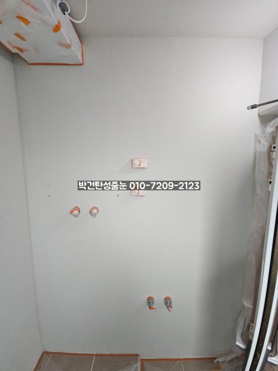 전기 소켓과 문 유리 패널 주변의 보양 상태
