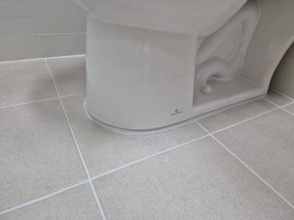 타일 사이를 채우기 전 세밀한 준비 단계