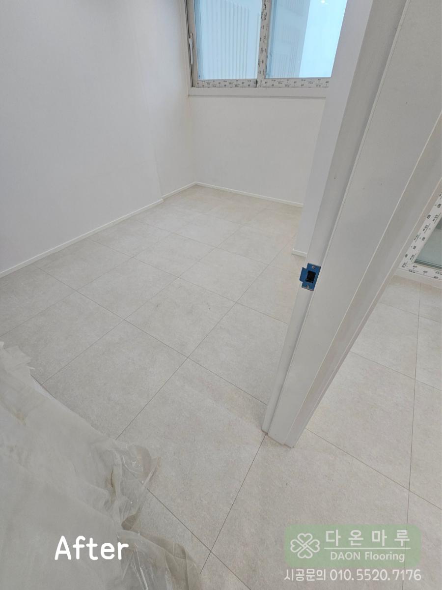 마루 시공 후 타일처럼 고급스럽게 변신한 거실
