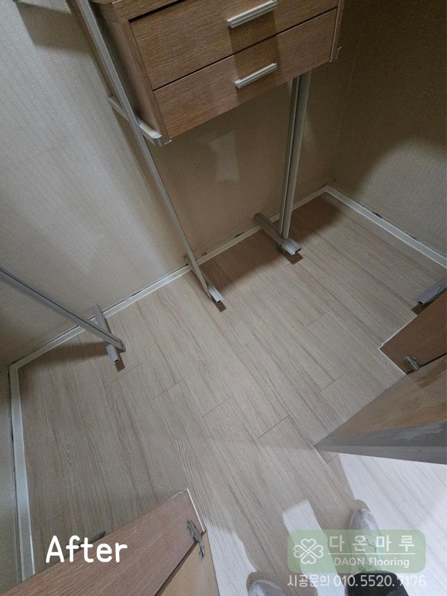 깔끔하게 정돈된 드레스룸 내부